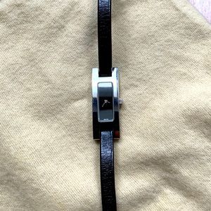 Gucci leather watch 3900L